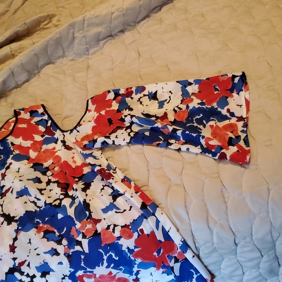 Vince Camuto Red White and Blue Cold Shoulder Top Long Sleeve top Size 2X NWOT - Picture 4 of 4